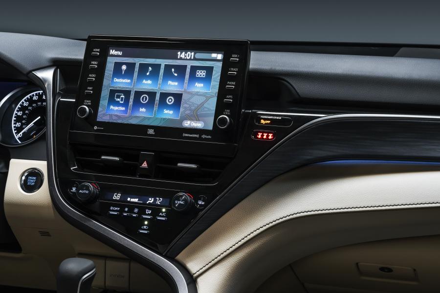 Детали интерьера Toyota Camry XLE 2020 года  (NA) (фото 7 из 11)